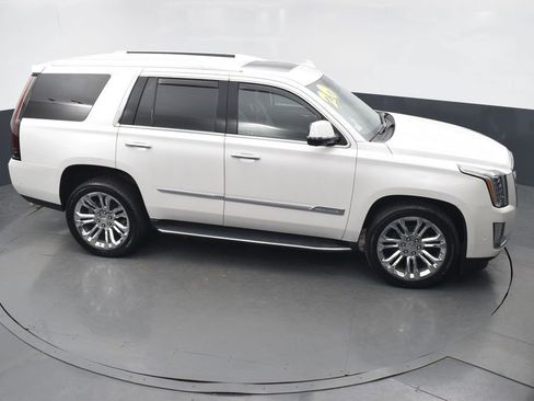 Used 2020 Cadillac Escalade Luxury w/ LPO, Radiant Package AWD/4WD image 48