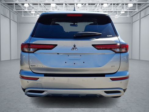 Used 2023 Mitsubishi Outlander SE image 5