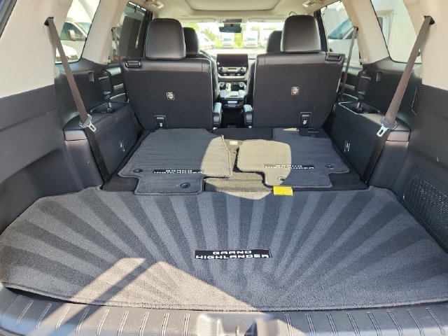 Used 2025 Toyota Grand Highlander FWD image 33