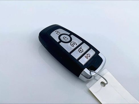 Used 2023 Ford Escape Platinum w/ Premium Technology Package AWD/4WD image 32