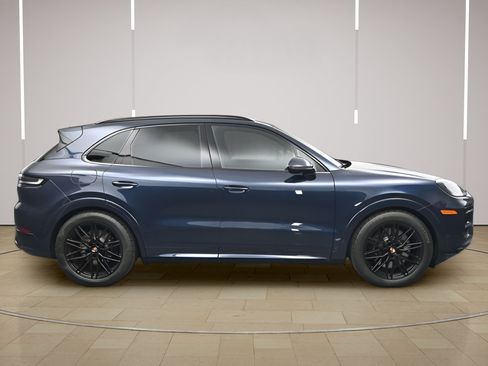 Certified 2026 Porsche Cayenne GTS AWD/4WD image 26