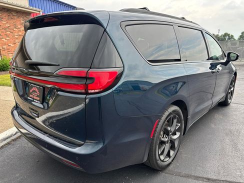 Used 2023 Chrysler Pacifica Touring-L w/ S Appearance Package FWD image 3