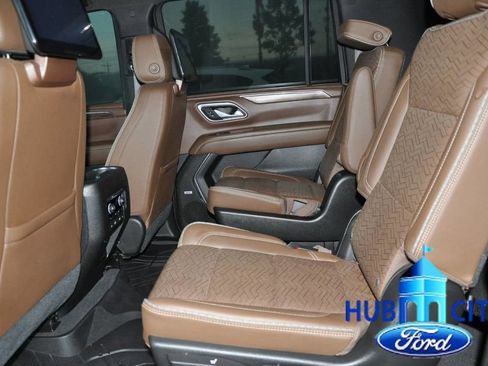 Used 2021 Chevrolet Suburban High Country w/ Premium Package image 12