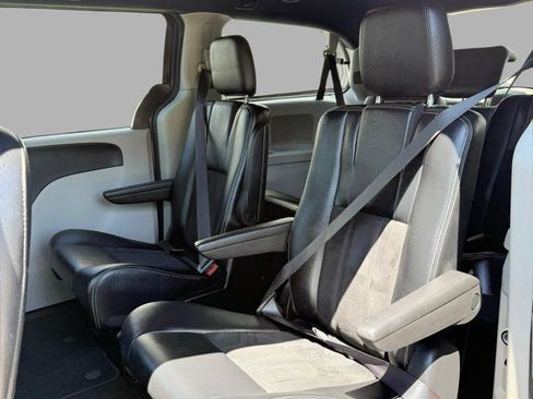 Used 2019 Dodge Grand Caravan SXT FWD image 28