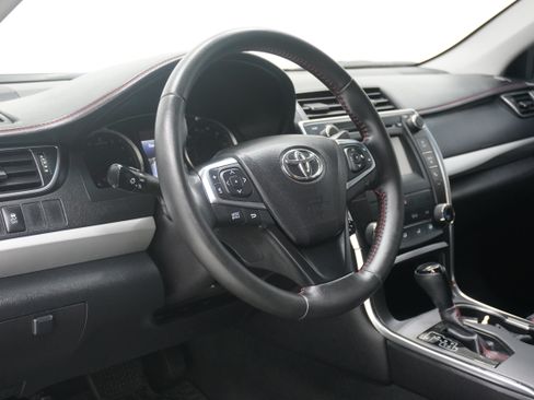Used 2016 Toyota Camry SE FWD image 10