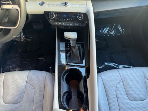 Used 2025 Hyundai Elantra Limited image 42