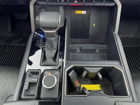 Used 2024 Toyota Tundra Limited image 21