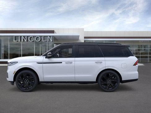 New 2026 Lincoln Navigator Black Label AWD/4WD image 3