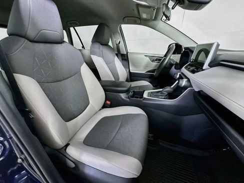 Used 2025 Toyota RAV4 XLE FWD image 15