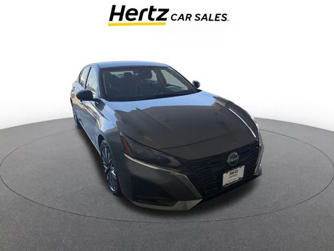Used 2024 Nissan Altima 2.5 SV image 1