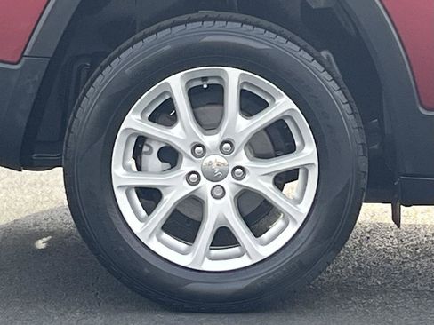 Used 2017 Jeep Cherokee Latitude FWD image 31