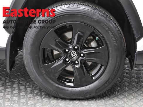 Used 2021 Toyota RAV4 LE image 32