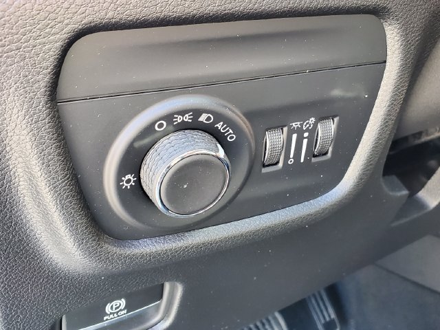Used 2023 Jeep Grand Cherokee Altitude AWD/4WD image 7