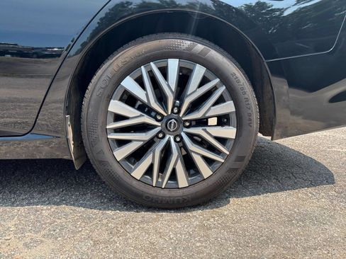 Used 2025 Nissan Altima 2.5 SV FWD image 21