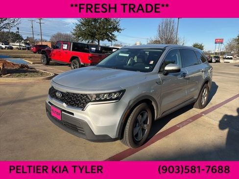 Used 2021 Kia Sorento LX image 3