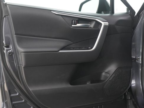 Used 2025 Toyota RAV4 XLE image 20