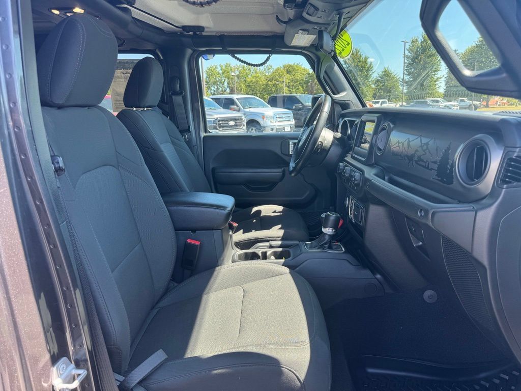 Used 2022 Jeep Gladiator Sport AWD/4WD image 16