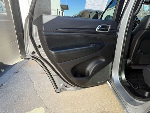 Used 2021 Jeep Grand Cherokee Laredo X image 13