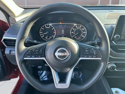 Used 2024 Nissan Altima 2.5 SV image 19