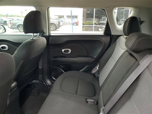 Used 2017 Kia Soul + image 27