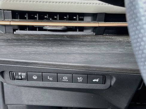 Used 2024 Nissan Ariya AWD image 9