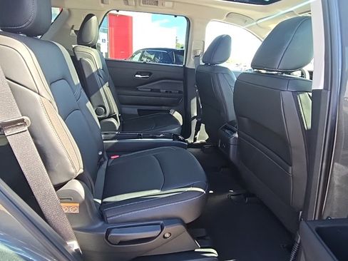 New 2025 Nissan Pathfinder SL image 32