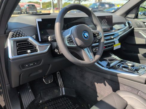Used 2026 BMW X5 xDrive50e AWD/4WD image 14