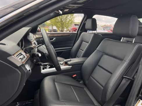 Used 2016 Mercedes-Benz E 350 Sedan w/ Keyless Go Package image 12