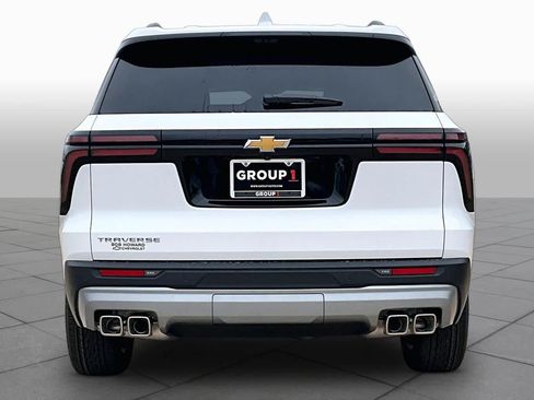 New 2026 Chevrolet Traverse LT w/ Sun and Wheel Package FWD image 5