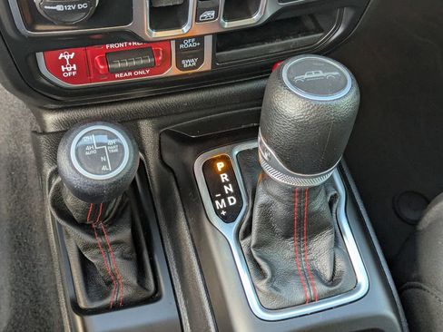 Used 2023 Jeep Gladiator Rubicon w/ Cold Weather Group AWD/4WD image 19
