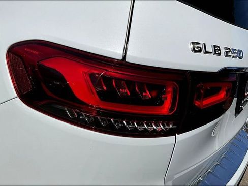 Used 2023 Mercedes-Benz GLB 250 4MATIC image 23