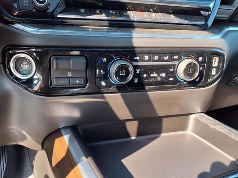 Used 2024 Chevrolet Silverado 2500 High Country w/ High Country Premium Package image 19