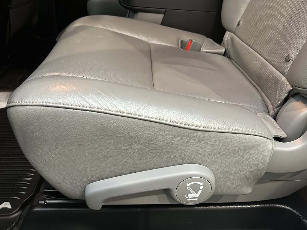 Used 2018 Toyota Sequoia Platinum AWD/4WD image 19