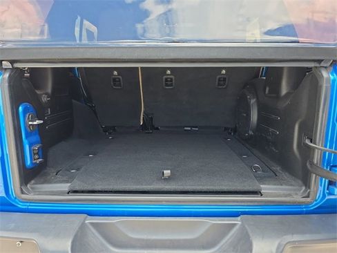 Used 2022 Jeep Wrangler Unlimited Sahara w/ Safety Group image 8