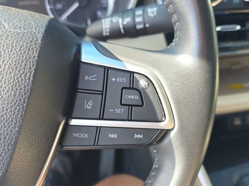 Used 2023 Toyota Highlander XLE image 30