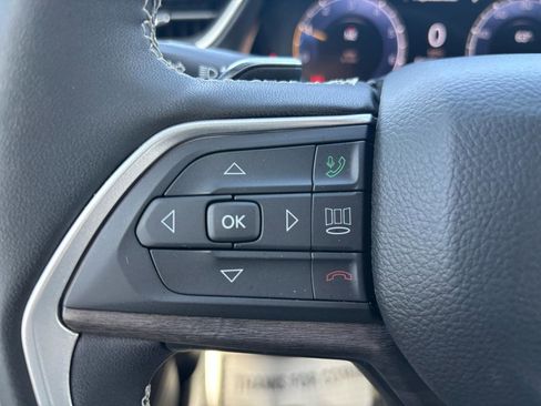 Used 2024 Jeep Grand Cherokee Limited w/ Luxury Tech Group II image 18