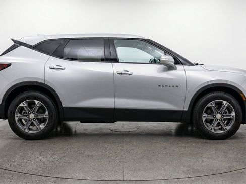 Used 2025 Chevrolet Blazer LT FWD image 11