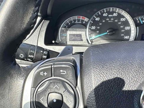 Used 2014 Toyota Camry SE FWD image 18