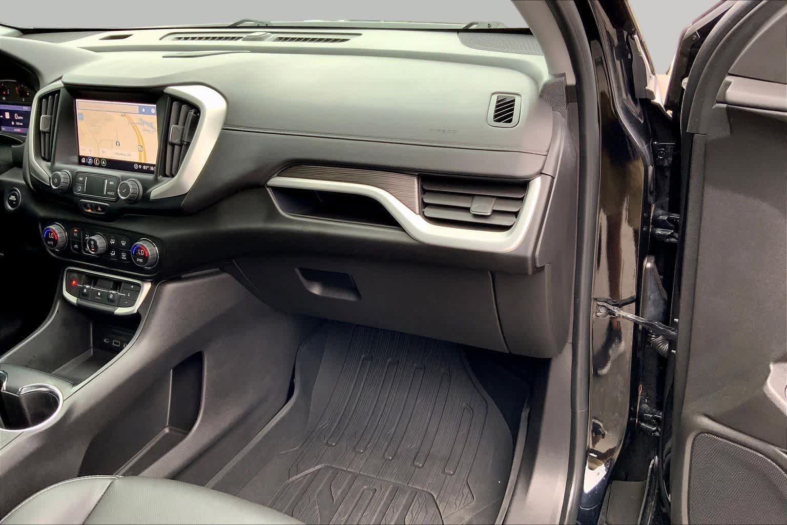 Used 2022 GMC Terrain SLT w/ Infotainment Package II FWD image 16