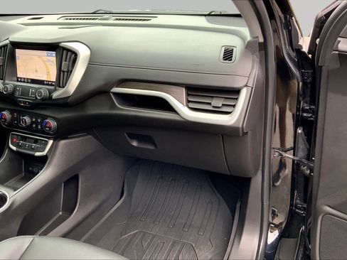 Used 2022 GMC Terrain SLT w/ Infotainment Package II FWD image 16