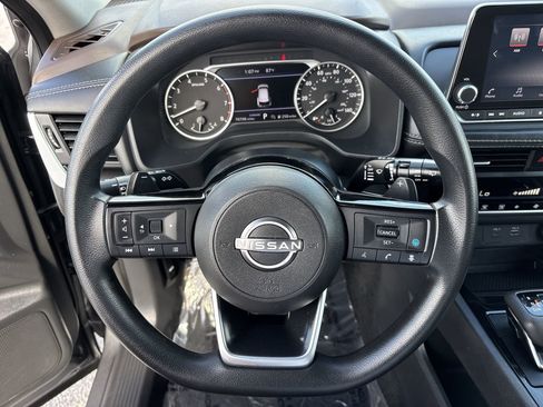 Used 2023 Nissan Rogue SV image 26