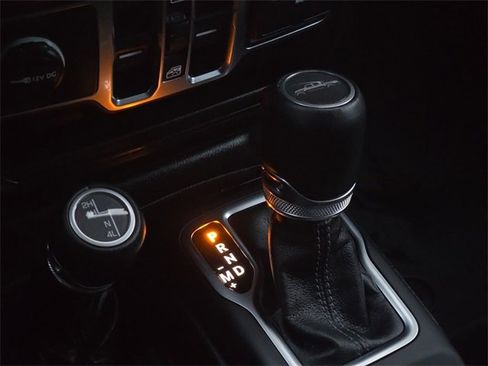 Used 2025 Jeep Gladiator Sport image 21