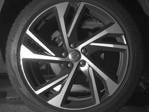 Used 2021 Volvo XC40 T5 R-Design w/ Advanced Package image 5