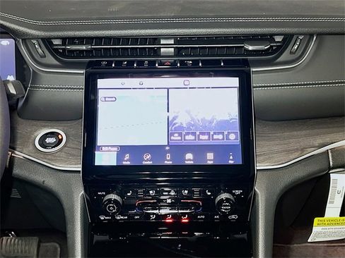 New 2025 Jeep Grand Cherokee Limited w/ Luxury Tech Group II image 9
