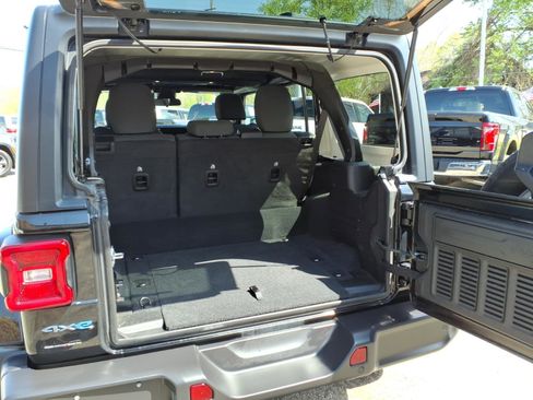 Used 2024 Jeep Wrangler Unlimited w/ Convenience Group image 10