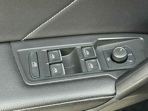 Used 2022 Volkswagen Tiguan SE R-Line image 13