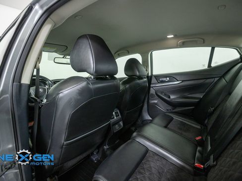 Used 2018 Nissan Maxima SR w/ Midnight Edition FWD image 28
