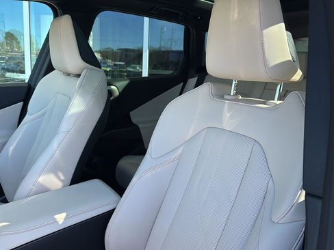 Certified 2025 BMW X3 xDrive30i w/ Premium Package image 24