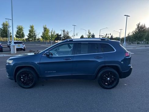 Used 2021 Jeep Cherokee Latitude Plus AWD/4WD image 6