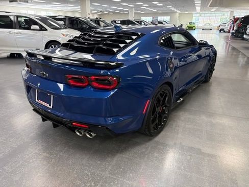 Used 2020 Chevrolet Camaro SS RWD image 7